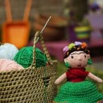 Muñeco amigurumi de Frida kahlo