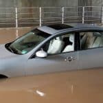 IW4M_Infiniti_sedan_stranded