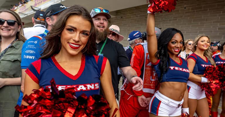 Texas Cheerleaders Shot in Parking Lot Mix-up