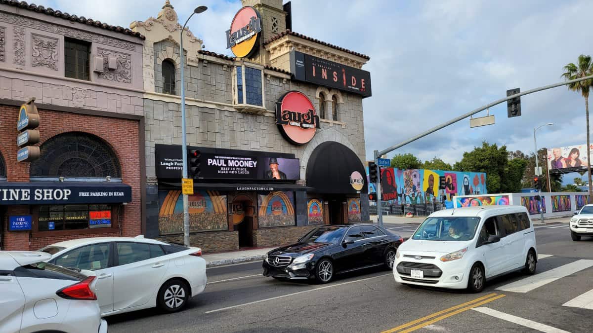 Walking-Along-West-Hollywood-Sunset-Strip_INT06