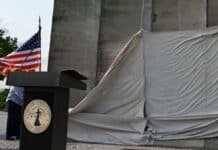 26,156 Pound Berlin Wall Segment Installed Secaucus After 15 Year Delay FI
