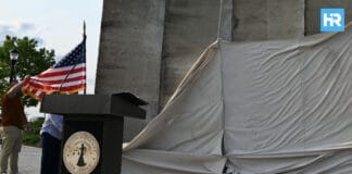 26,156 Pound Berlin Wall Segment Installed Secaucus After 15 Year Delay FI