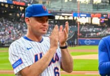 Mets Keep Carlos Mendoza